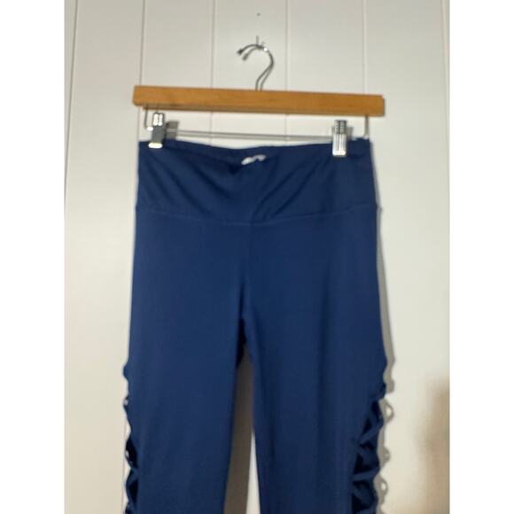 Avia Leggings Criss Cross Cutout Capris Blue Sporty Size Small - Picture 3 of 7